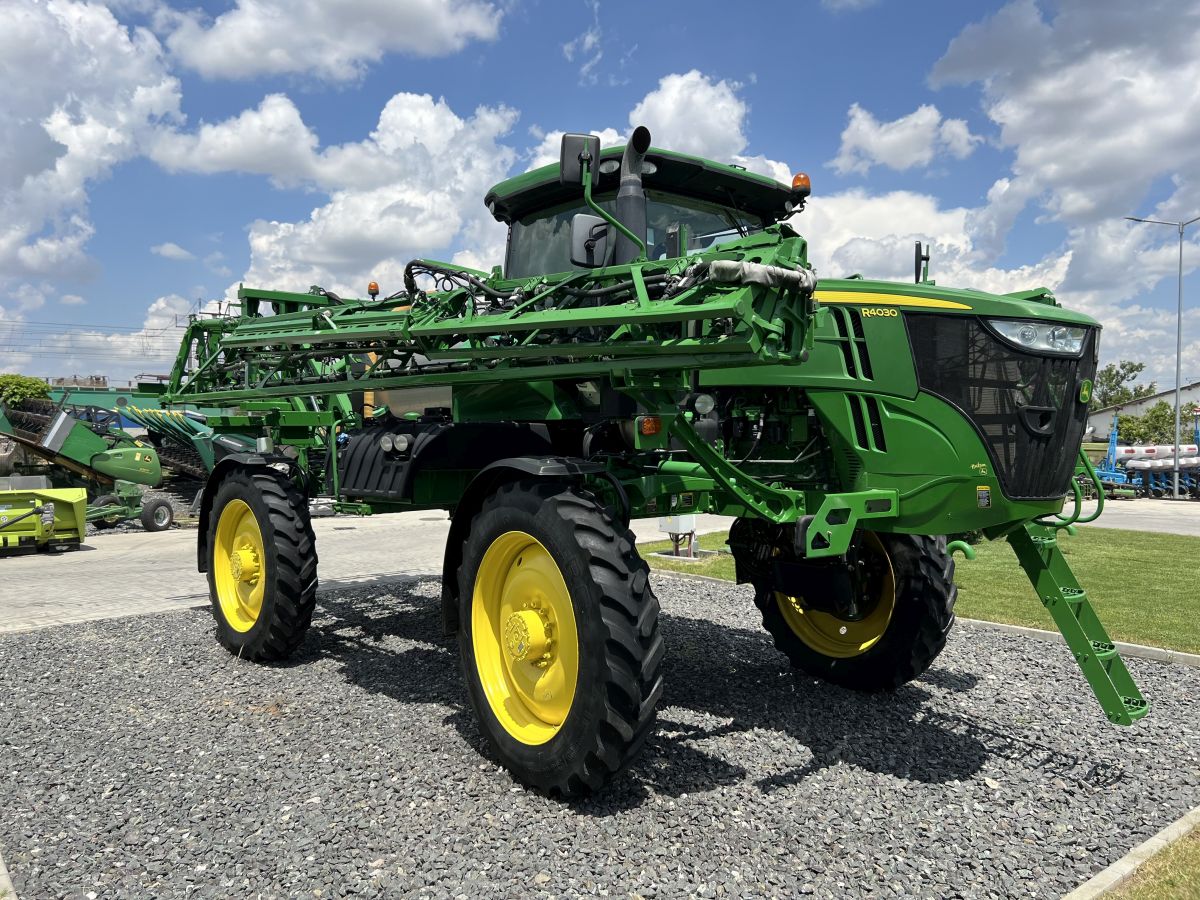 Sprayer John Deere R4030