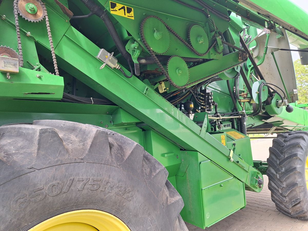 John Deere W650 + Header paioase