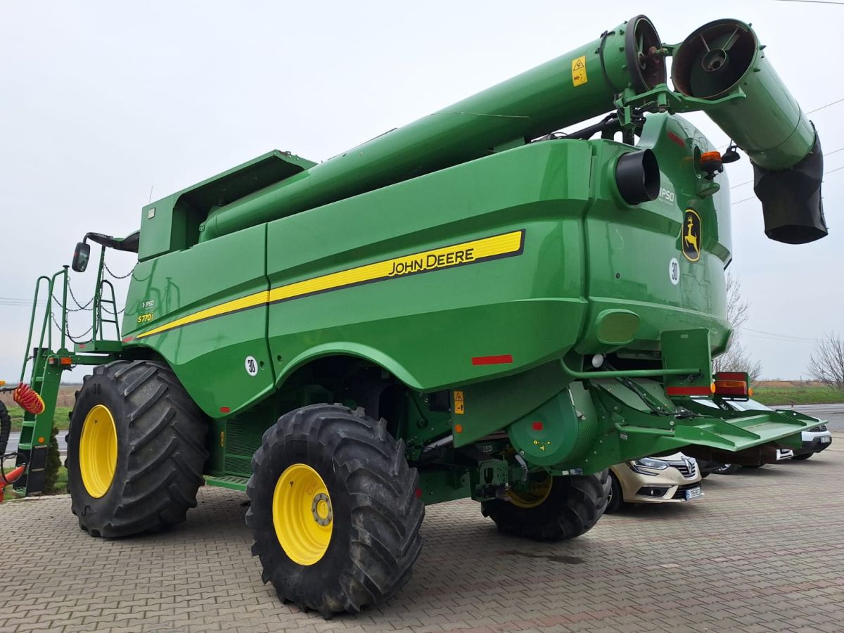 John Deere S770 + Header paioase