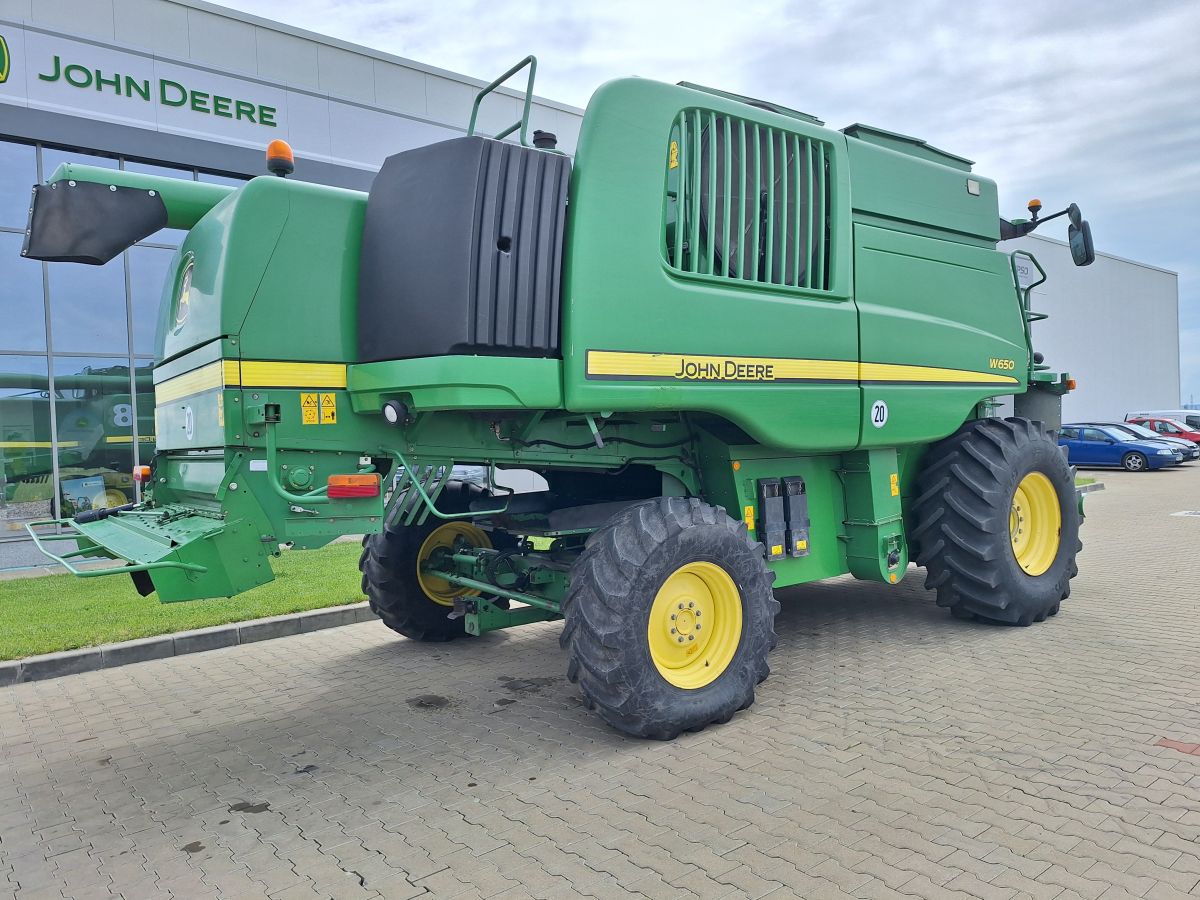 John Deere W650 + Header paioase