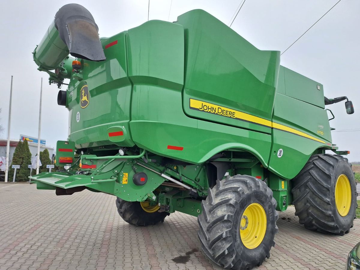 John Deere S770 + Header paioase