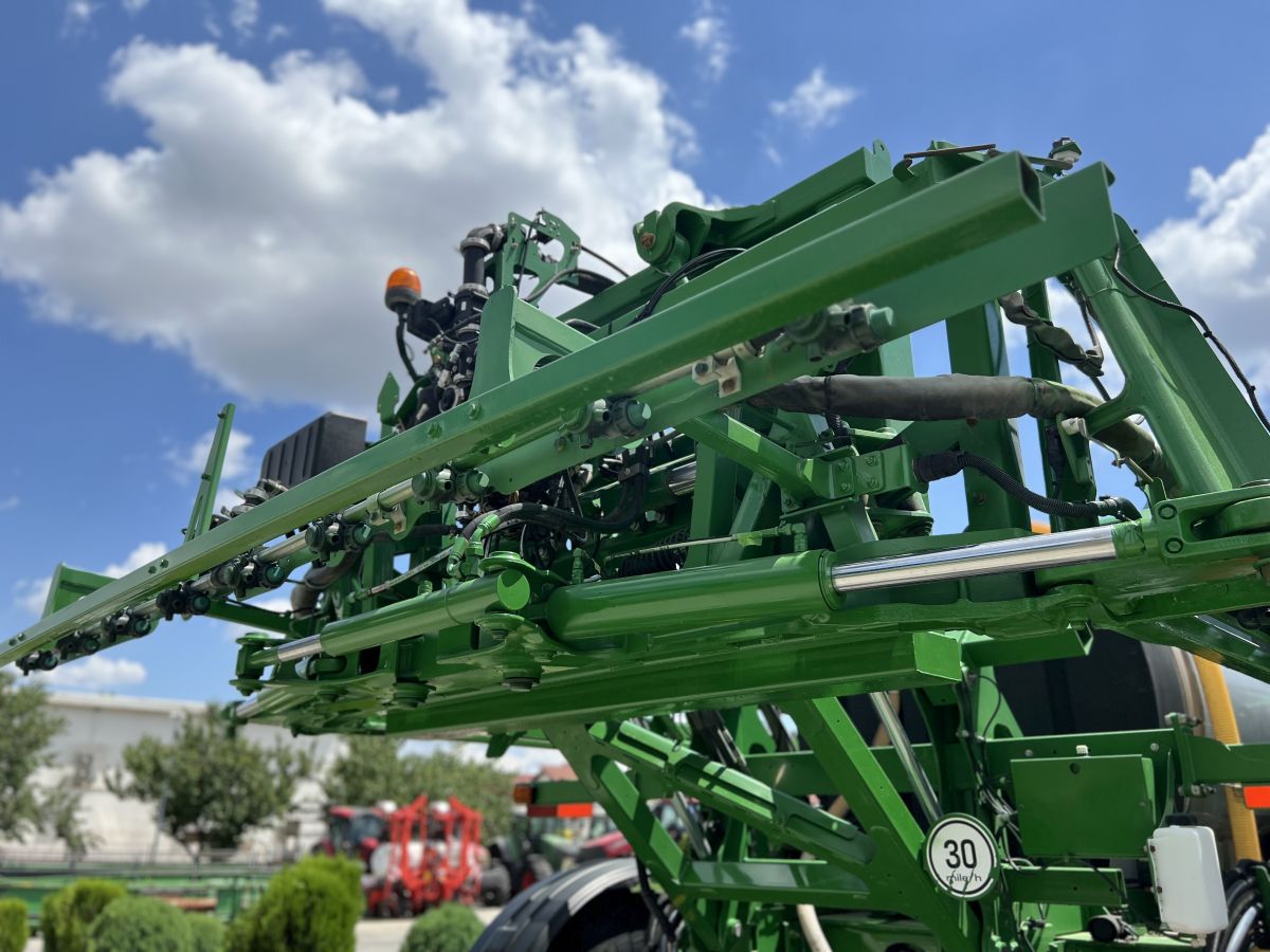 Sprayer John Deere R4030