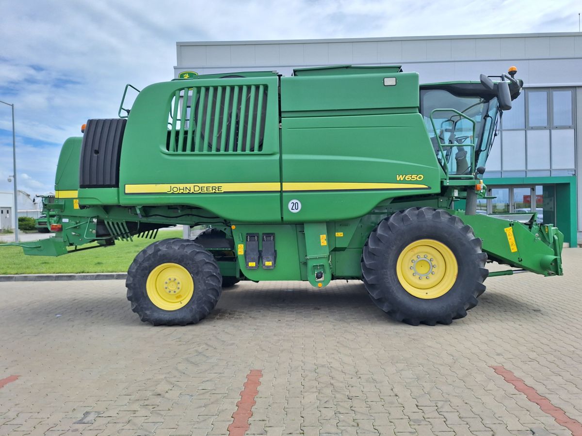 John Deere W650 + Header paioase