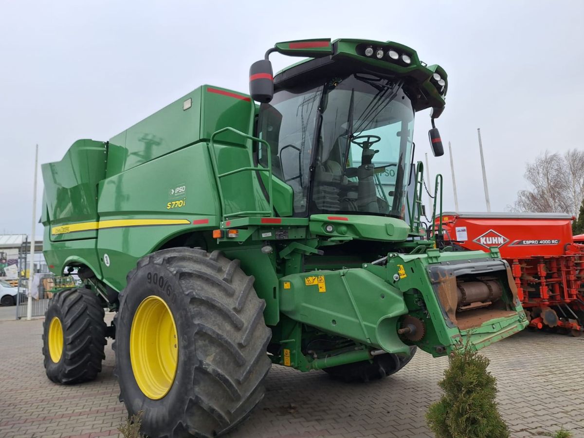 John Deere S770 + Header paioase