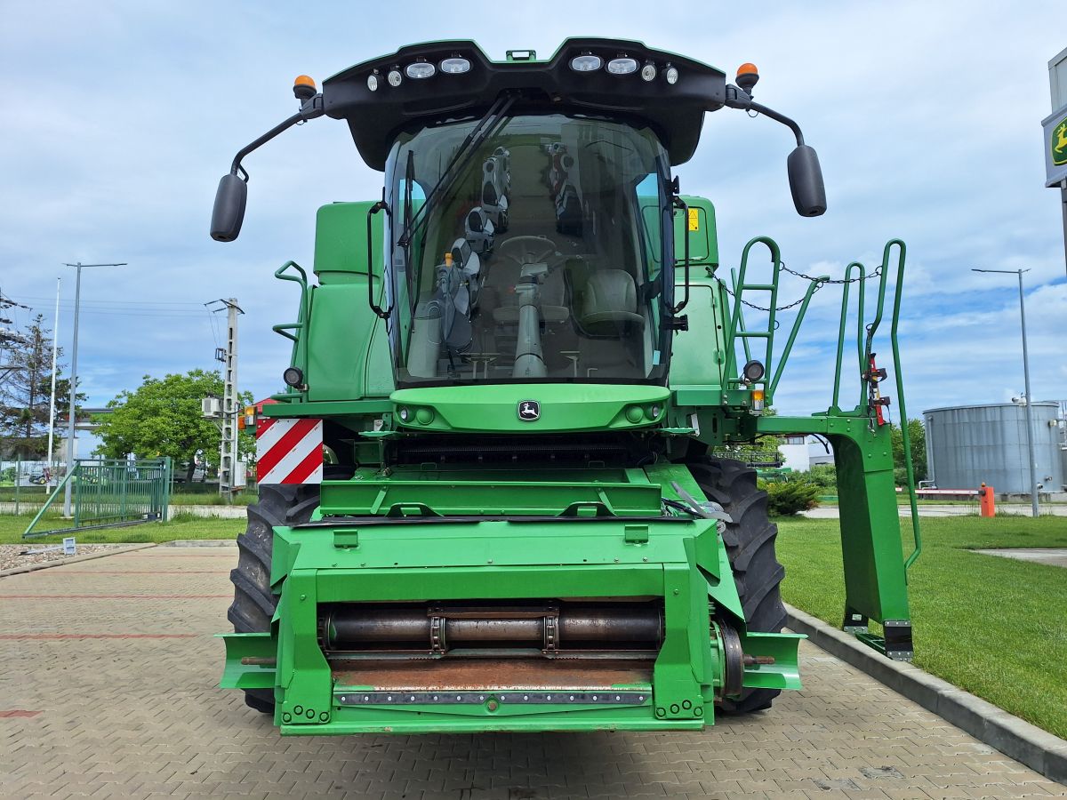 John Deere W650 + Header paioase