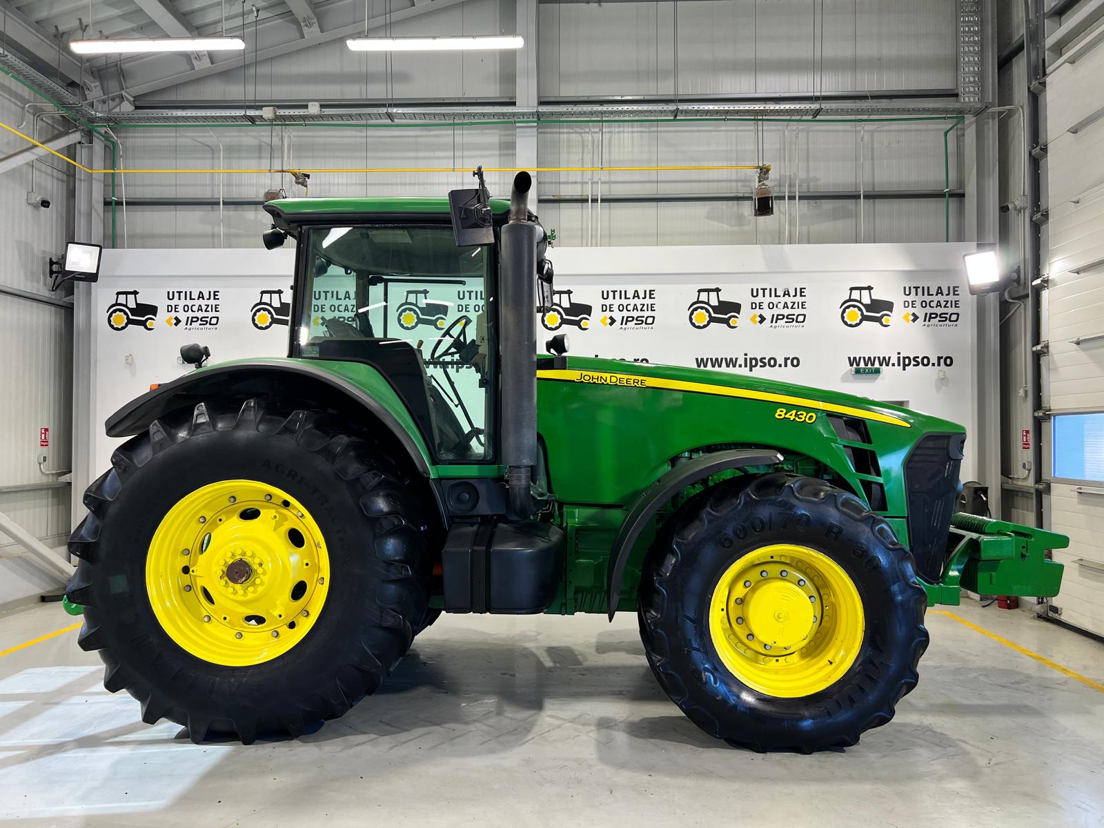 John Deere 8430