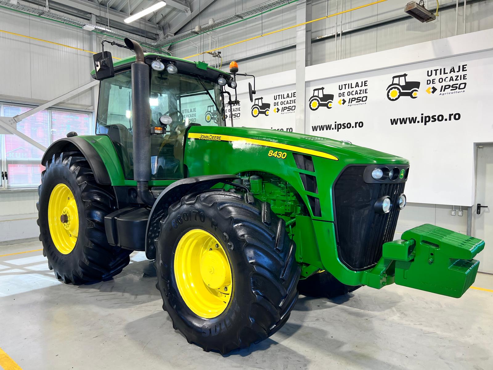 John Deere 8430