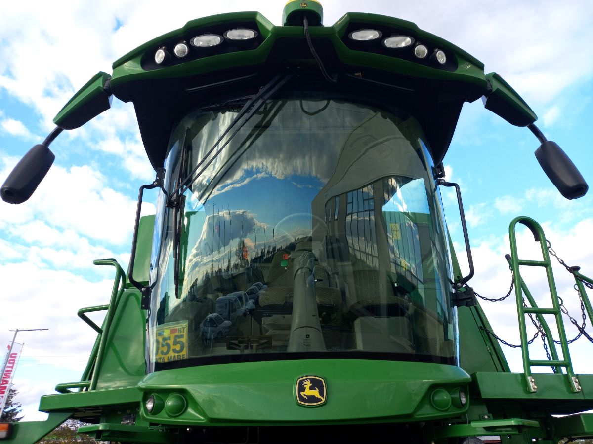 John Deere S770i + Header paioase