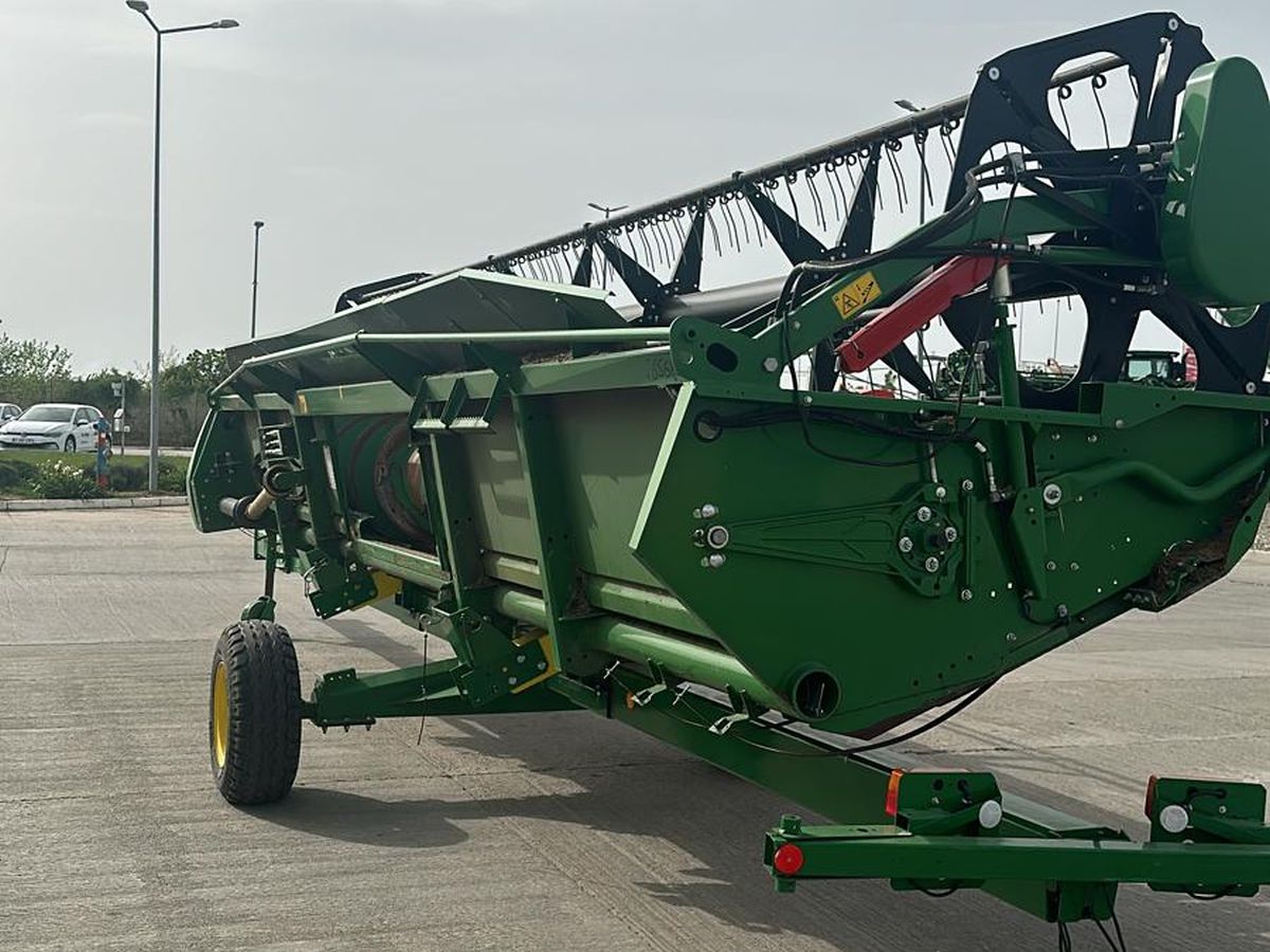 John Deere S770i + Header paioase