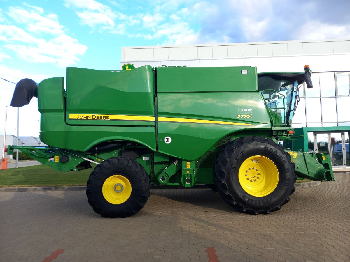 John Deere S770i + Header paioase