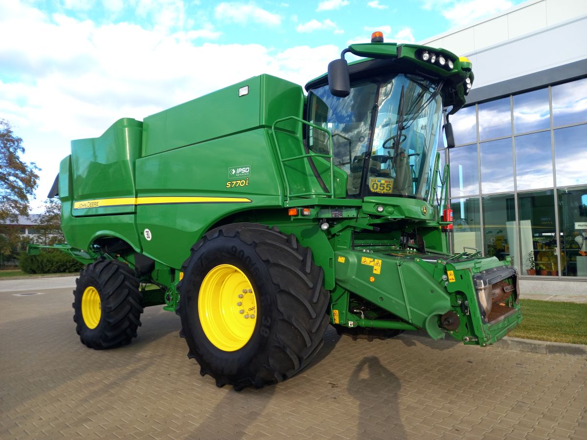 John Deere S770i + Header paioase