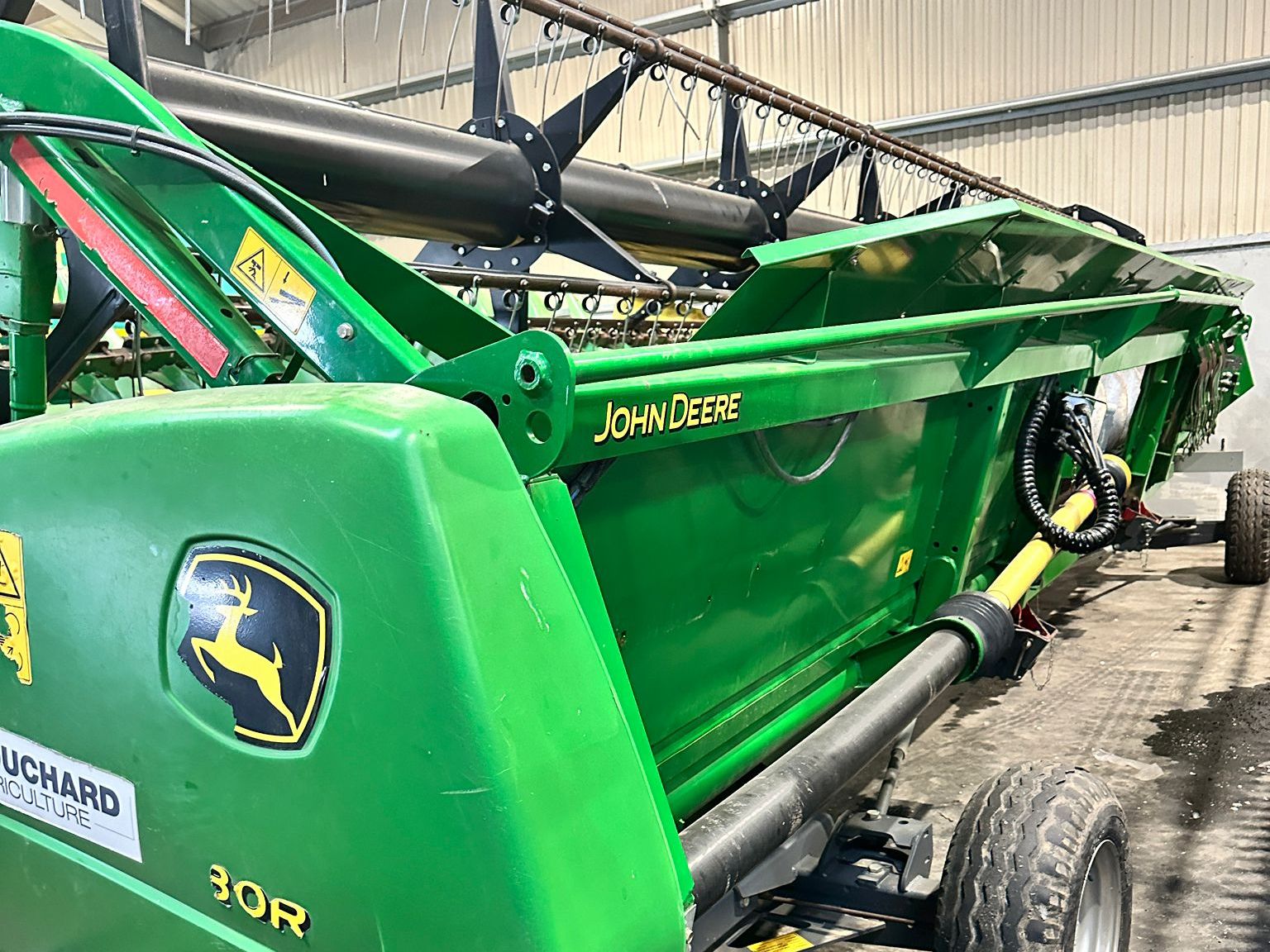 John Deere S680 + Header paioase