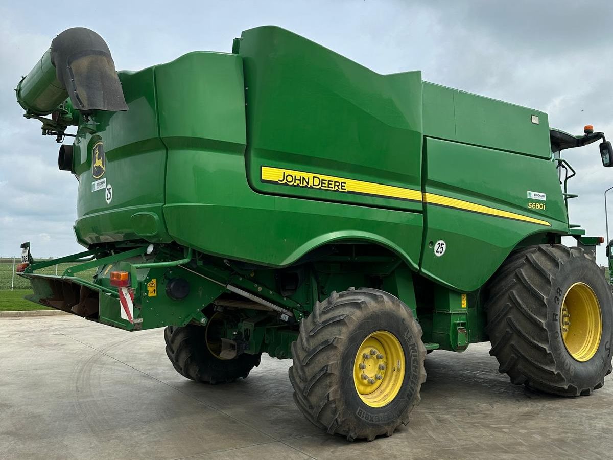 John Deere S680 + Header paioase