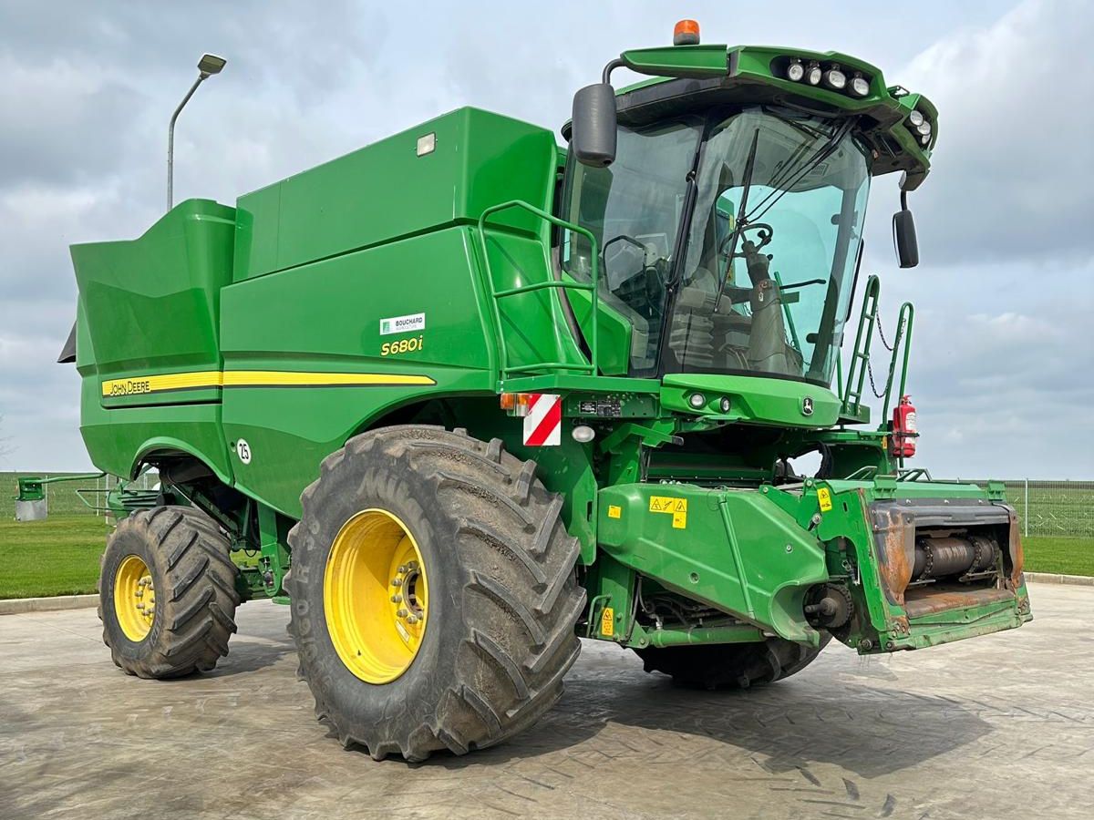 John Deere S680 + Header paioase