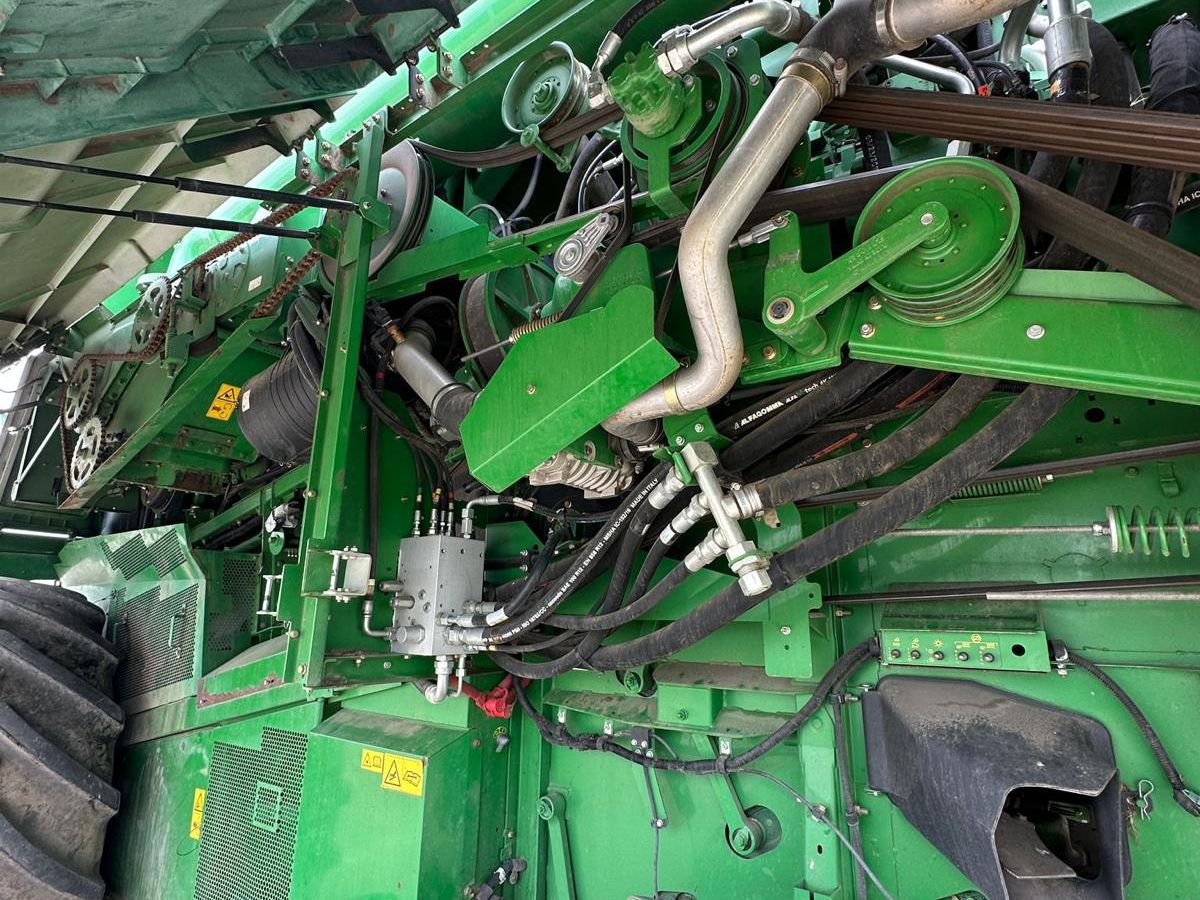 John Deere S680 + Header paioase