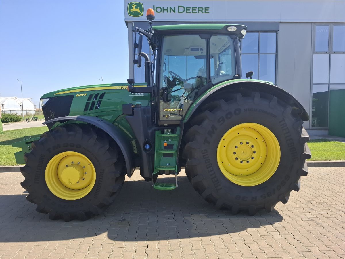 John Deere 6215R