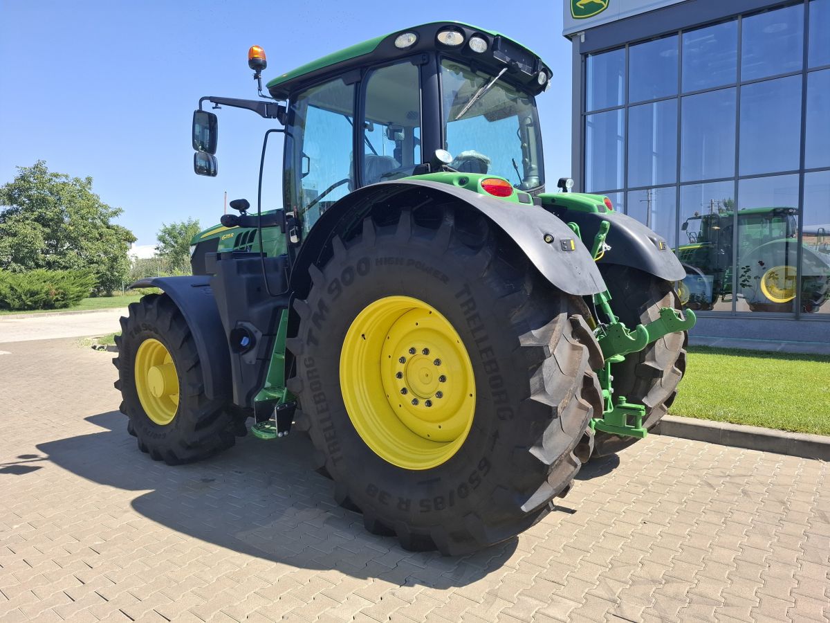 John Deere 6215R