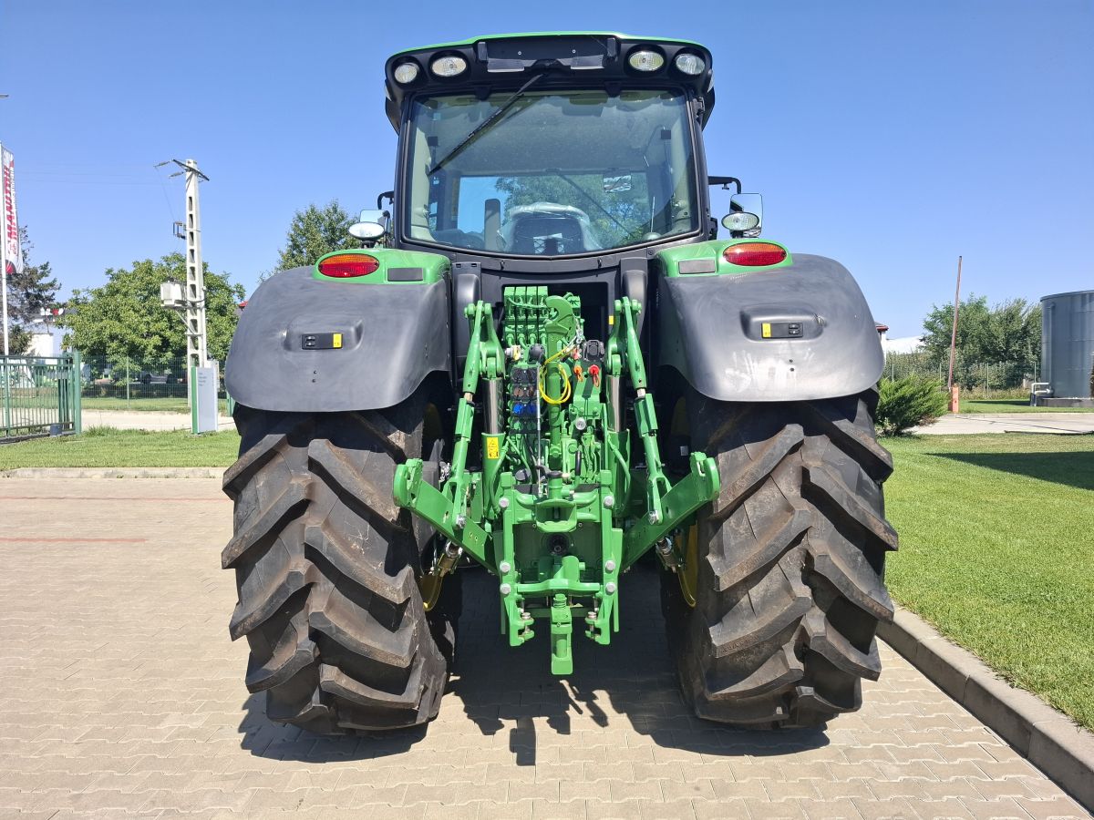 John Deere 6215R