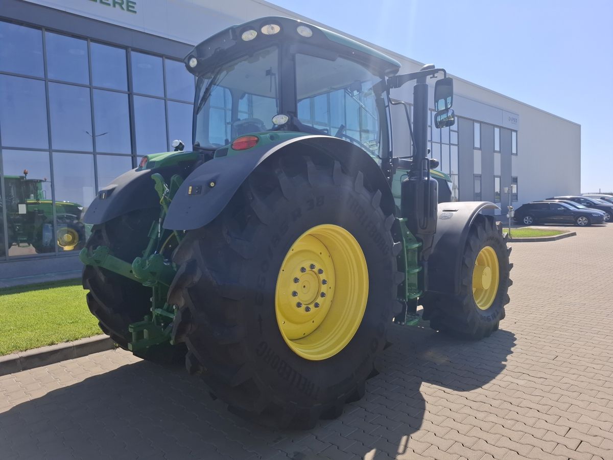 John Deere 6215R