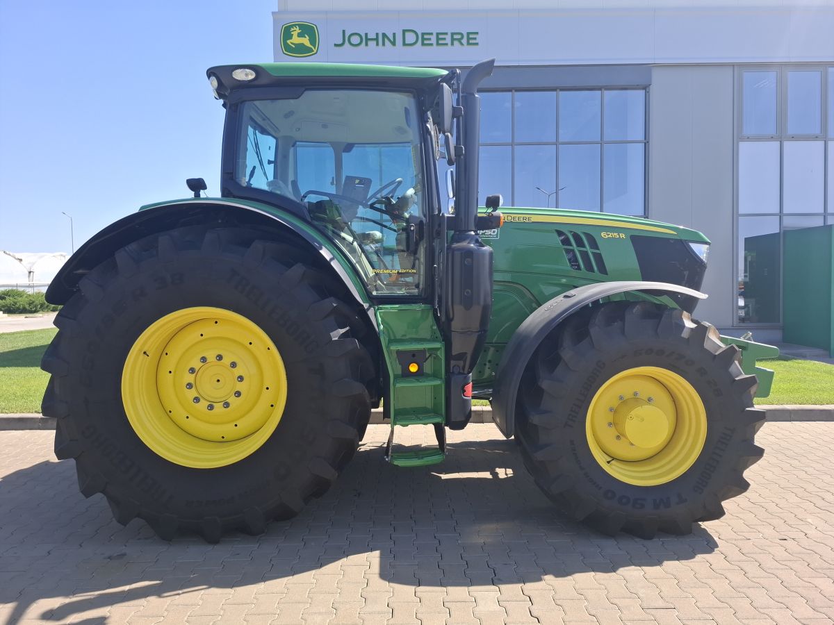 John Deere 6215R