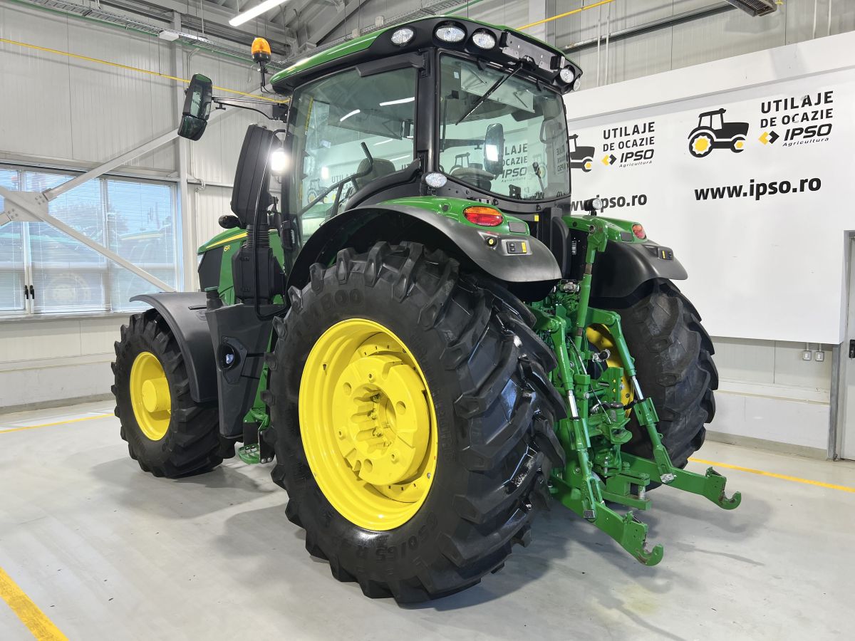 John Deere 6R 230