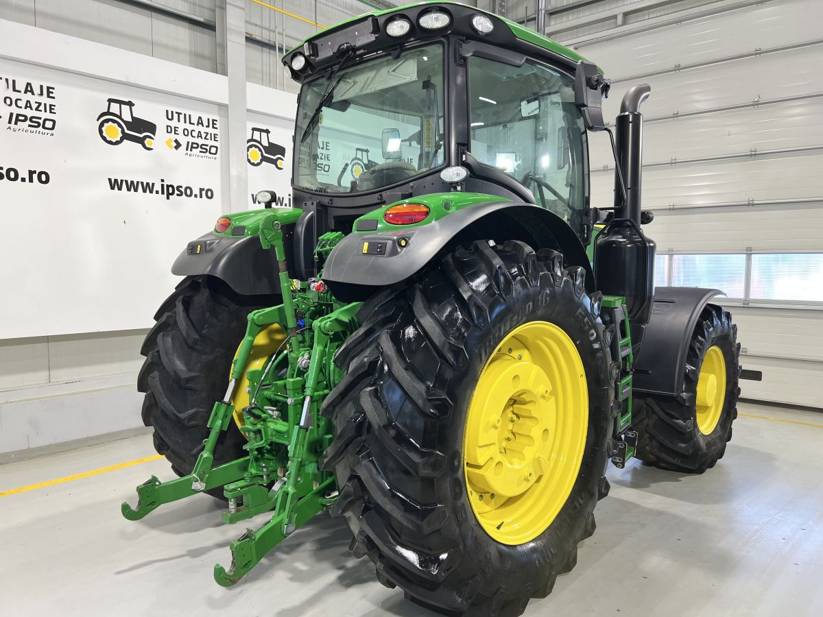 John Deere 6R 230