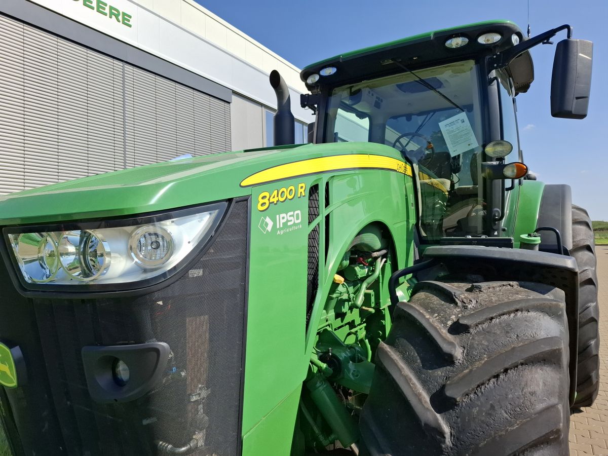 John Deere 8400R