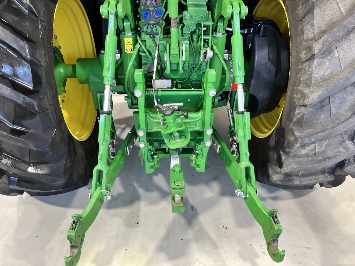 John Deere 6R 230