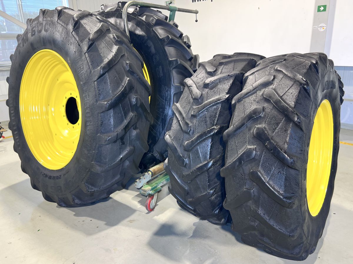 Roti inguste BKT Agri pentru tractor Case