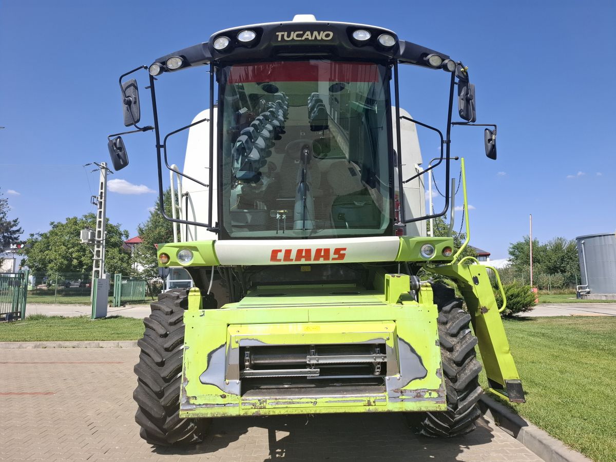 Claas Tucano 320 + Header paioase