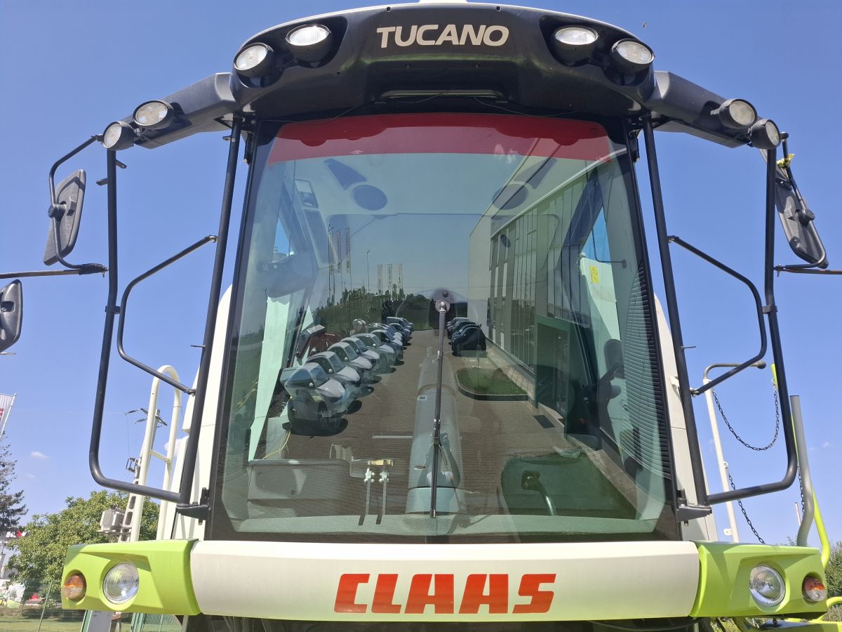 Claas Tucano 320 + Header paioase