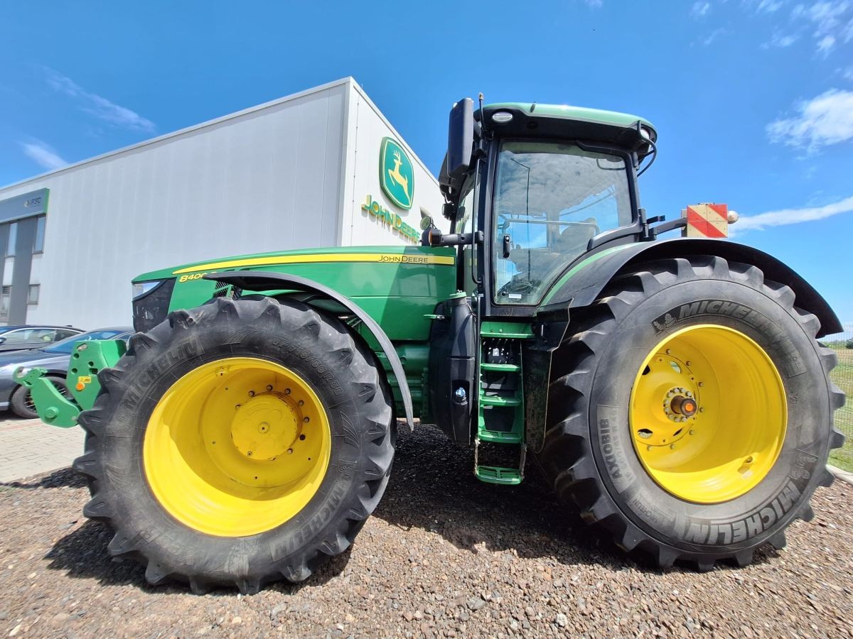 John Deere 8400R