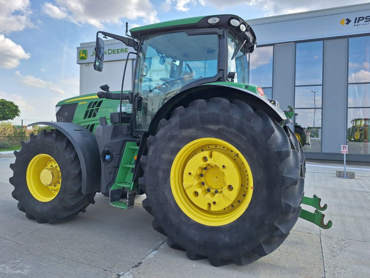 John Deere 6215R