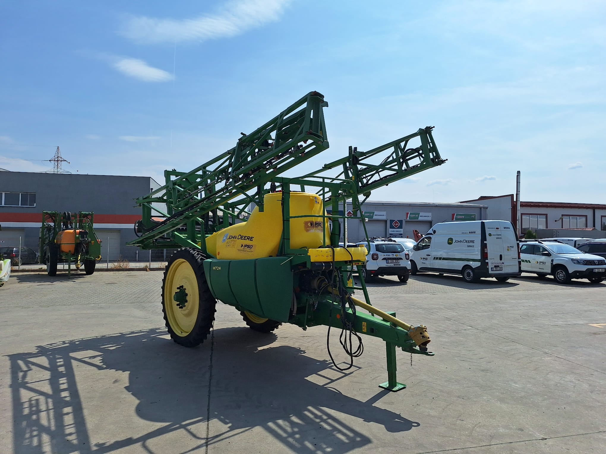 Sprayer tractat John Deere M724