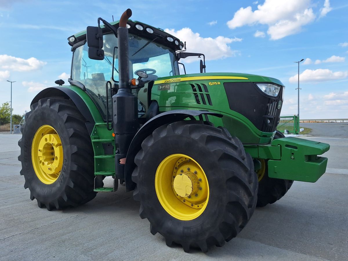 John Deere 6215R