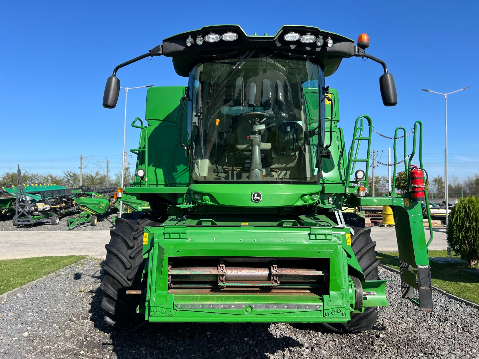 John Deere W650 + Header paioase