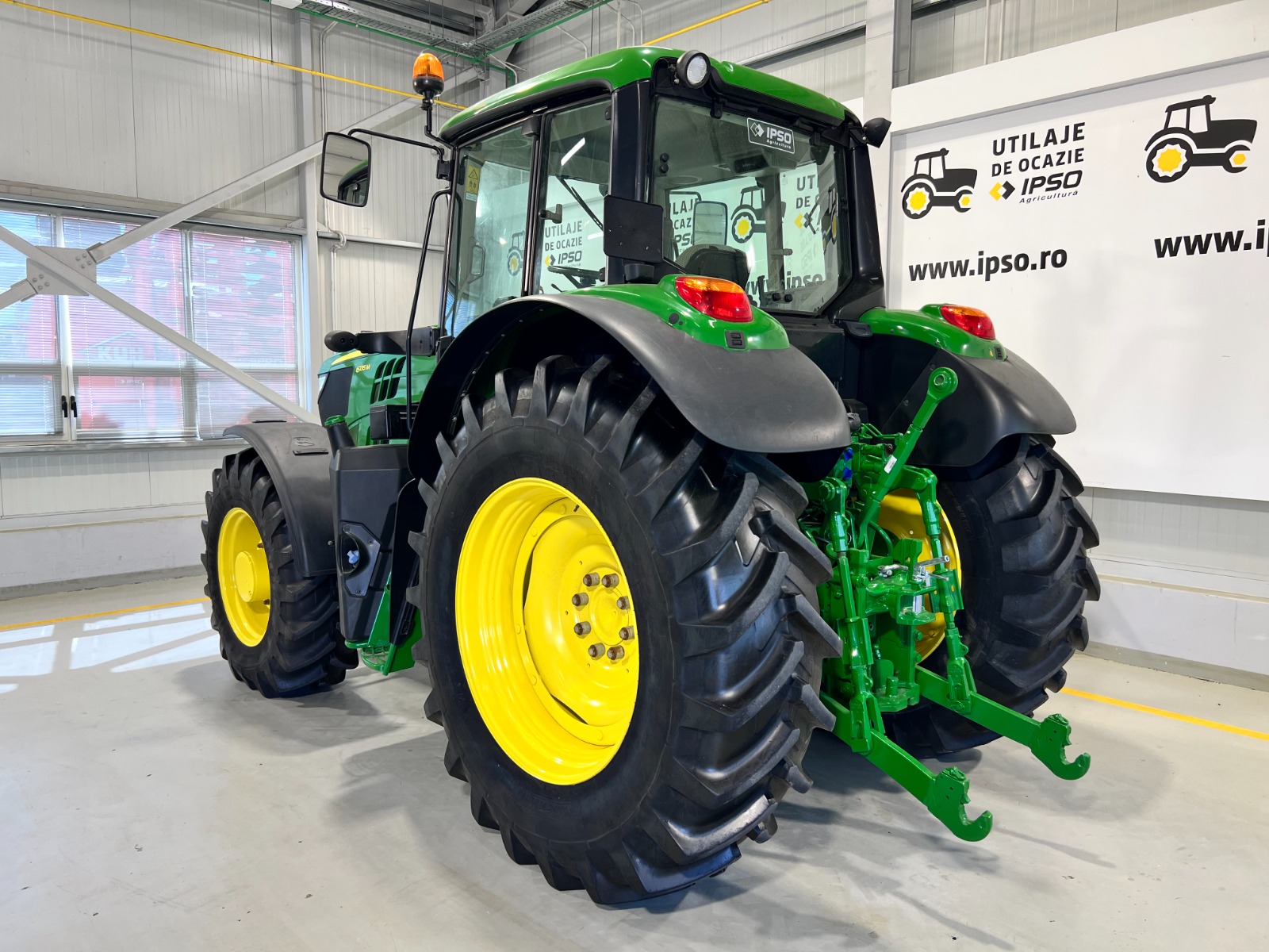 John Deere 6135M