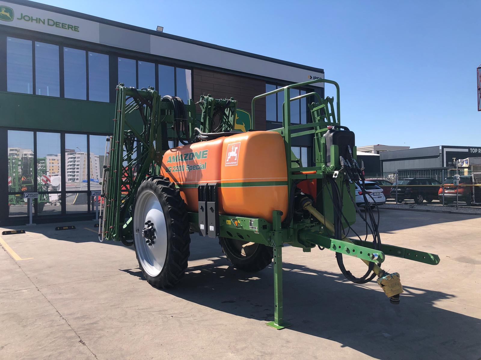 Sprayer tractat Amazone UG 2200