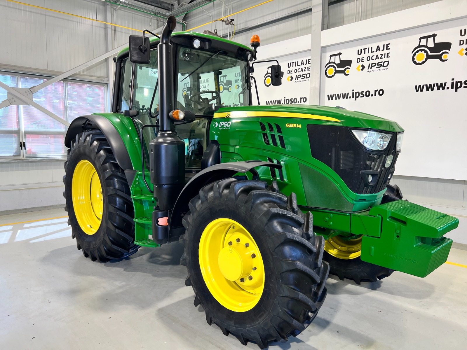 John Deere 6135M