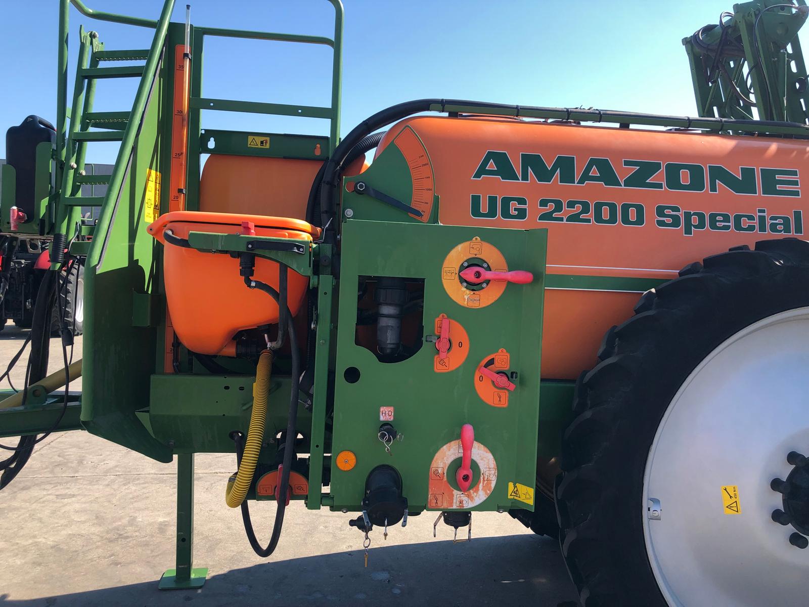 Sprayer tractat Amazone UG 2200