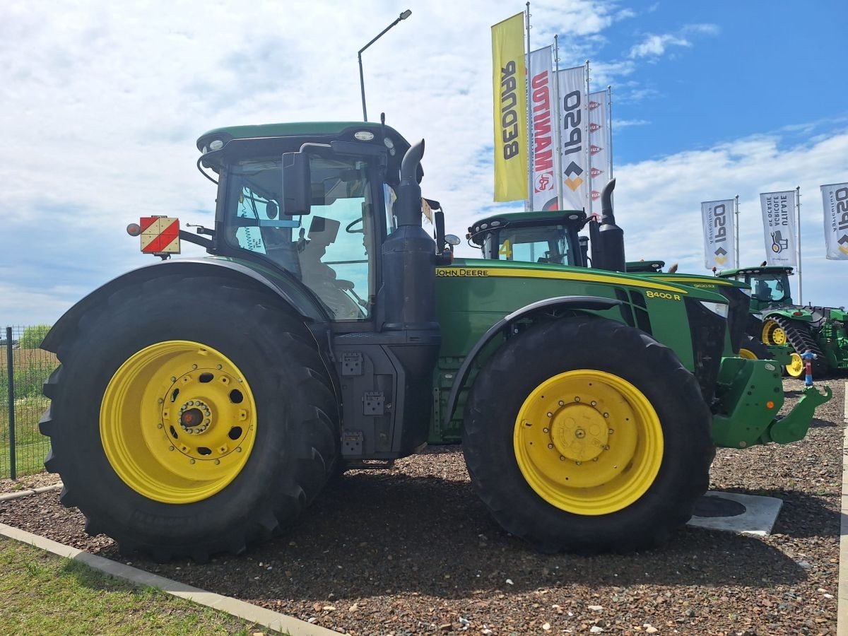 John Deere 8400R