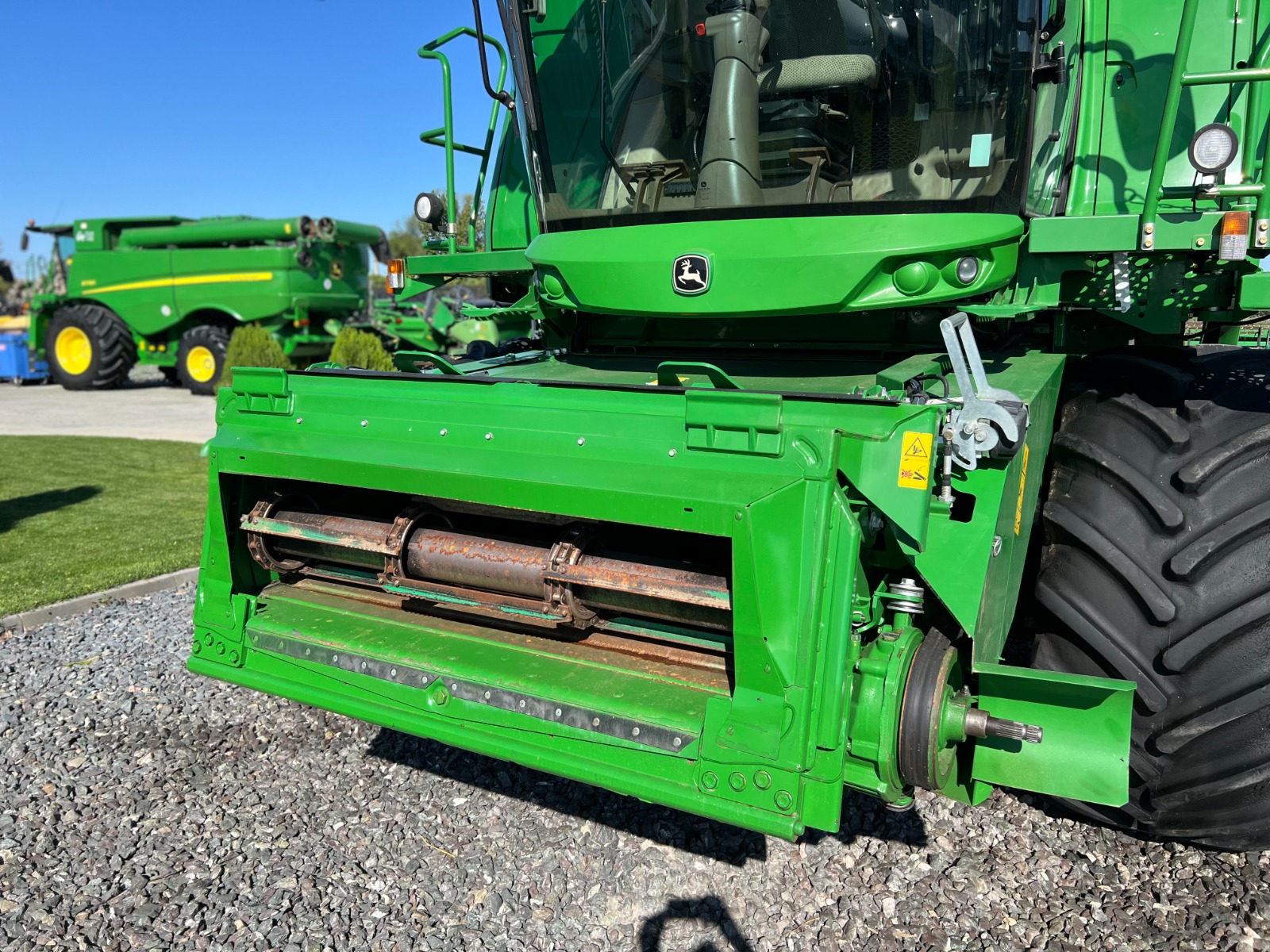 John Deere W650 + Header paioase