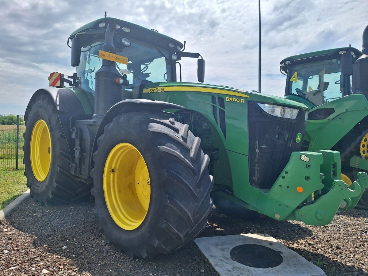 John Deere 8400R