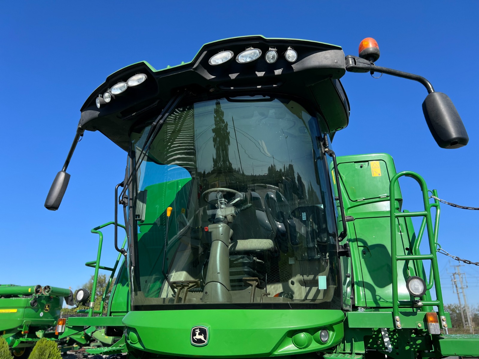 John Deere W650 + Header paioase