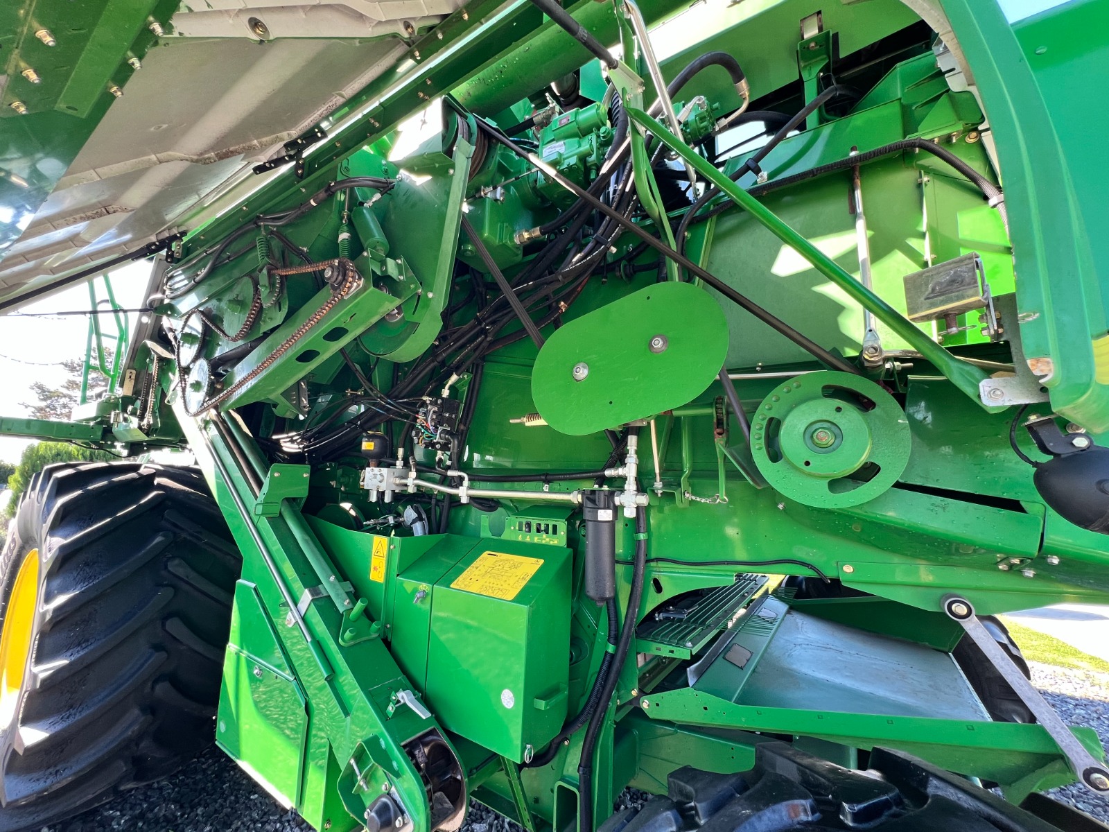 John Deere W650 + Header paioase