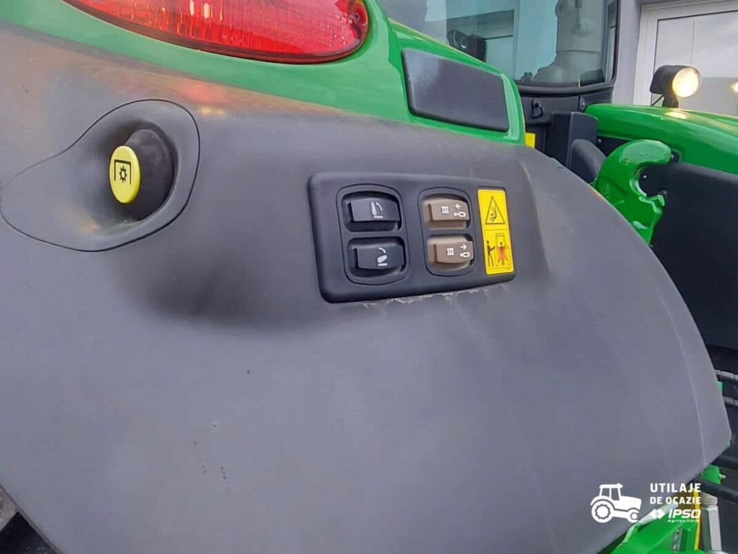 John Deere 6130R