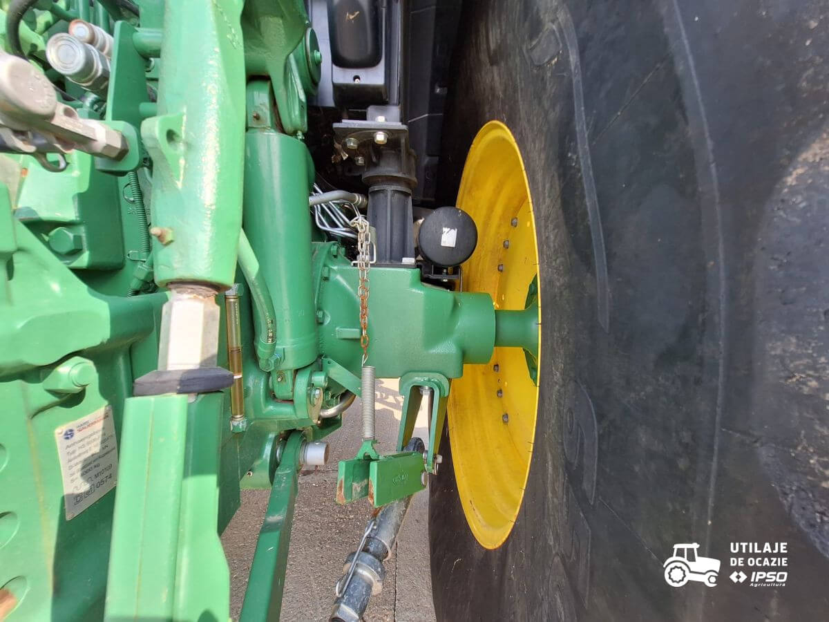 John Deere 6215R