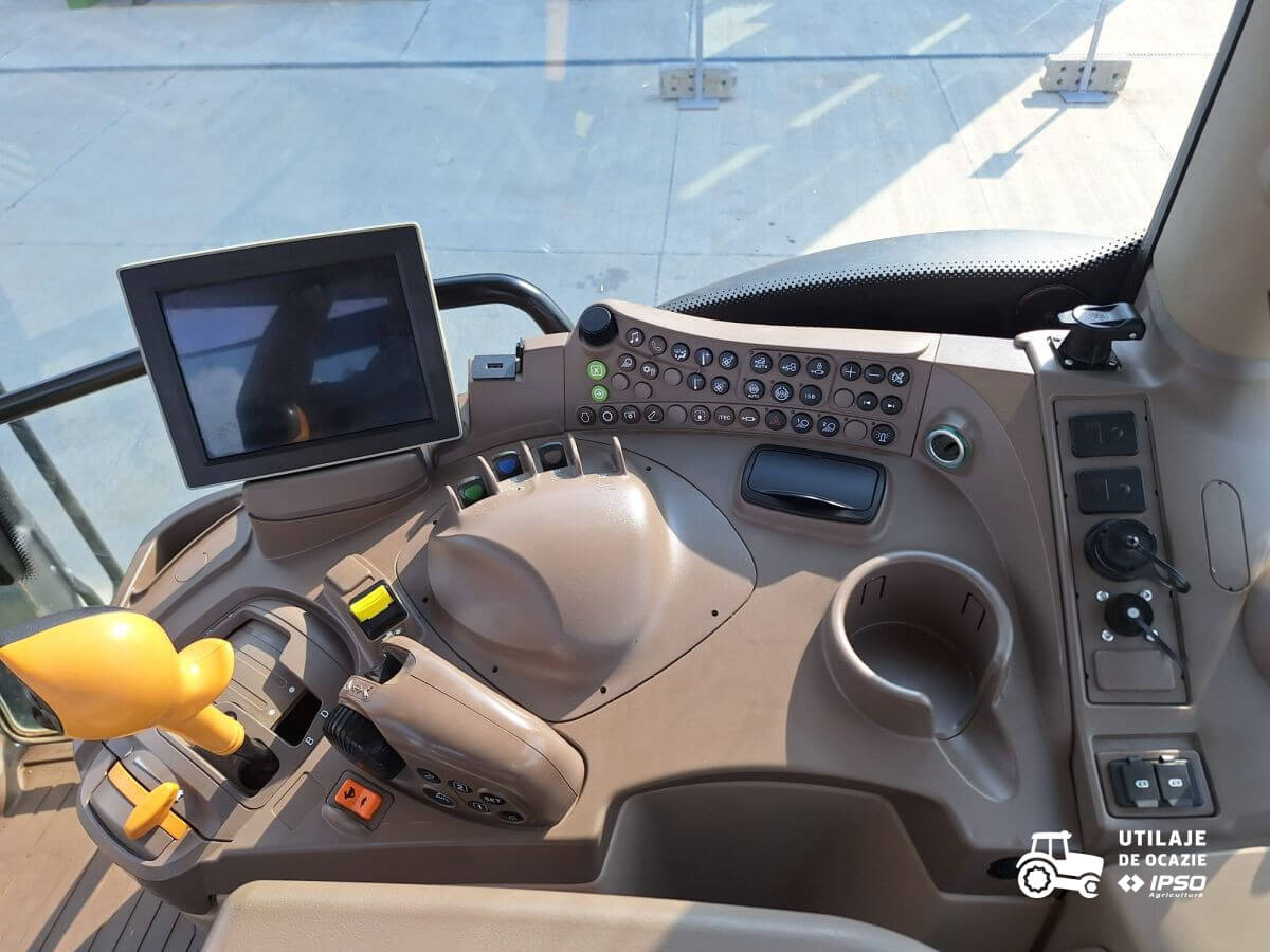 John Deere 6215R