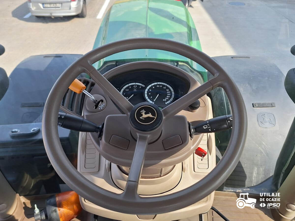 John Deere 6215R