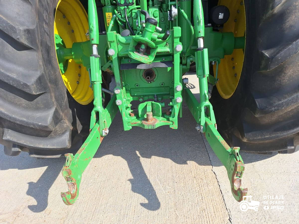 John Deere 6215R